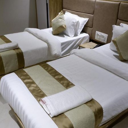 Hotel Amber Paramount ムンバイ エクステリア 写真