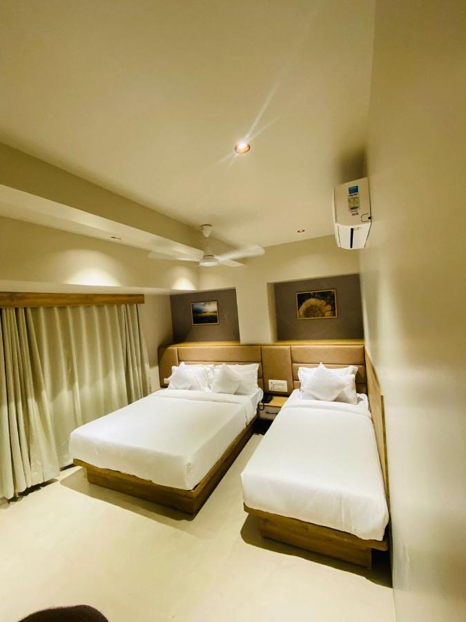 Hotel Amber Paramount ムンバイ エクステリア 写真