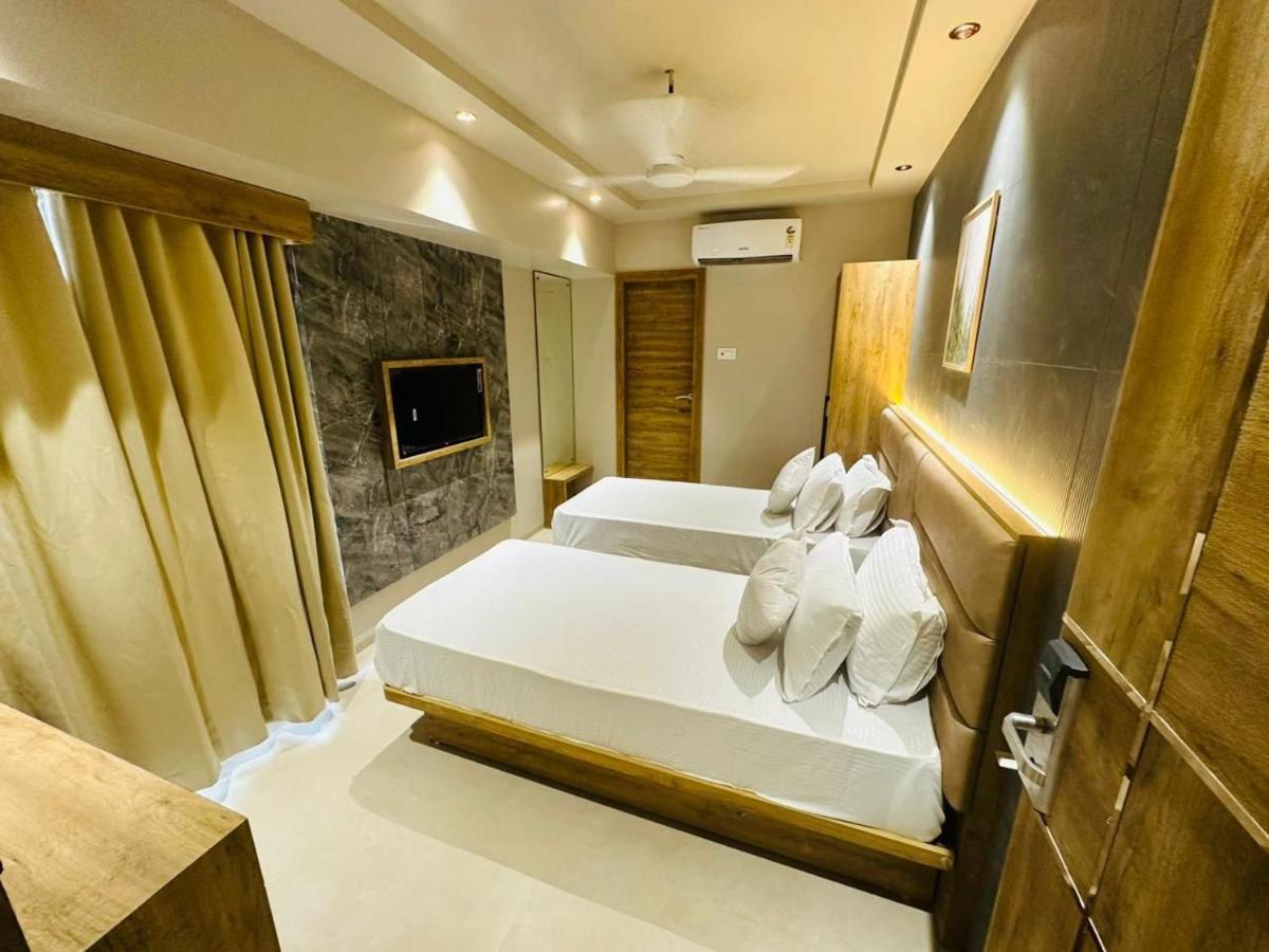 Hotel Amber Paramount ムンバイ エクステリア 写真
