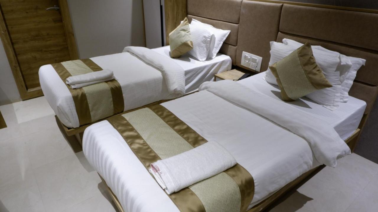 Hotel Amber Paramount ムンバイ エクステリア 写真