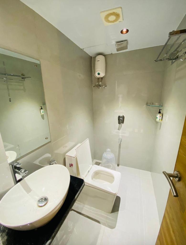 Hotel Amber Paramount ムンバイ エクステリア 写真